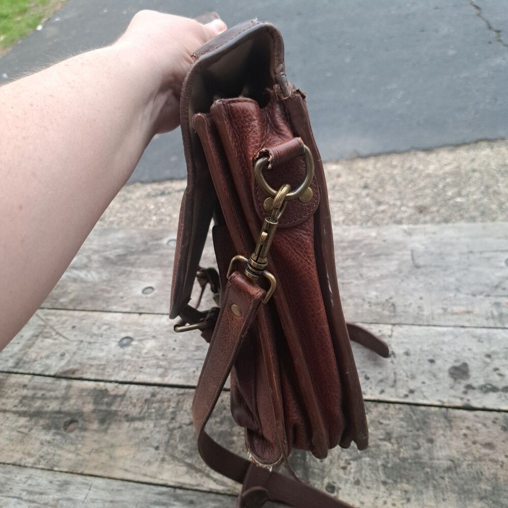 Duluth Trading Co Vintage Brown Leather Messenger Book Laptop Shoulder Bag - Picture 4 of 11